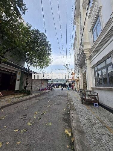 Nhà mặt tiền kinh doanh sầm uất