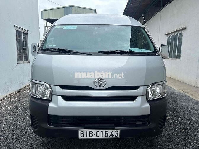 cần bán Toyota Hiace 2016 chính chủ