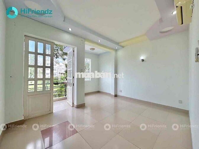 PHÒNG BAN CÔNG CÓ SẴN MÁY LẠNH, KỆ BẾP, PHÙ HỢP HSSV, NẰM GẦN UEH N B