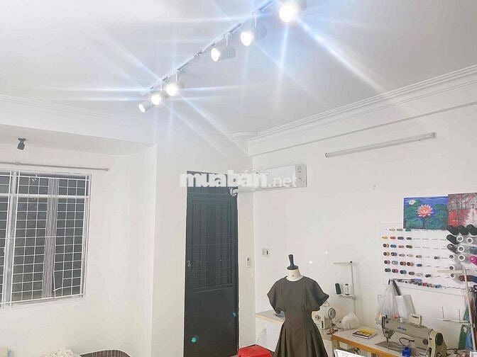 Căn hộ-55m2- có ban công- đủ tiện nghi- phòng tắm rộng