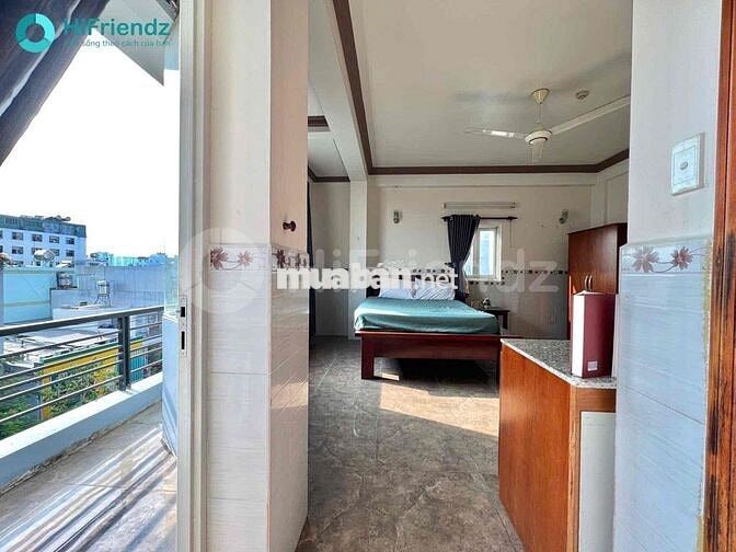 Căn hộ dịch vụ cao cấp giá rẻ có ban công gần cầu Tân Thuận