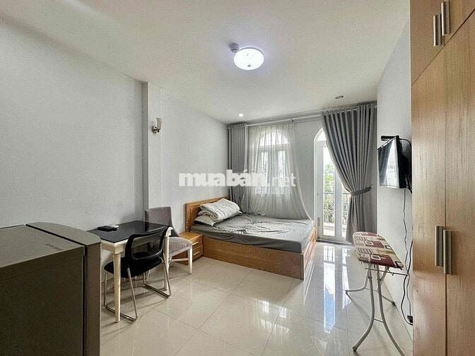 cho thuê căn hộ studio cửa sổ ban công thoáng gần Bùi Viện, Metro