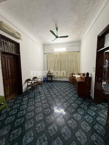 Phố Cầu Giấy – 139 m2 – 3 Tầng – Mặt Tiền 8.6 m – Giá 40.8 Tỷ. 💥