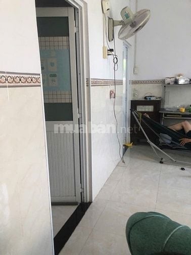 Cần bán căn nhà mặt tiền đương Ông Ích Khiêm, cách Thủ Khoa Huân 400m.