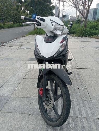 Xe máy Honda Wave RSX FI 2023 trắng đen