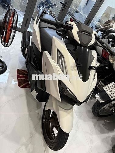 xe vario 160 ABS Màu trắng nhám -mâm vàng đồng