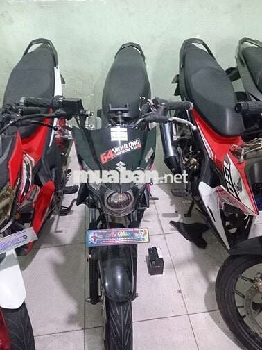 Xe máy Suzuki Satria F150 côn tay đen hồng