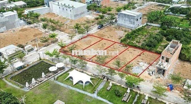 Tin Cực Hot. Bán 5 lô liền kề đối diện công viên ngay KDC Bửu Long mở