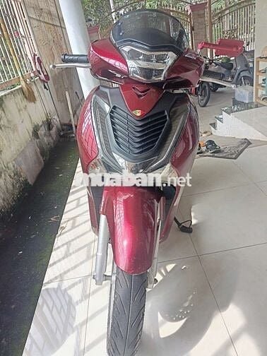 Xe máy SH150i đời 2018 màu đỏ đen