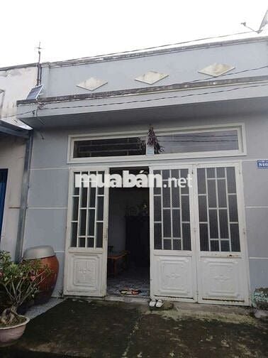 Nhà cấp 4, 75m2, 2 phòng ngủ, gần chợ Long Thượng