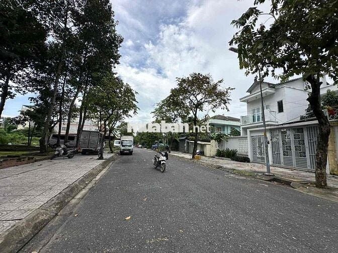 233m2, Biệt thự đối diện CV, 2 mặt tiền trước sau 4PN chie 15,5TỶ