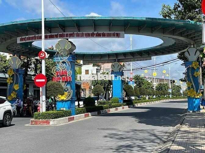 bán nhà 1 trệt 3 lầu đã hoàn công ngay BV Becamex và siêu thị Lotte