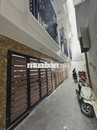 Cần bán toà nhà dòng tiền vị trí cực víp tại Đống Đa