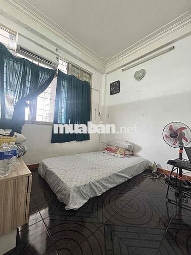 phòng 45m2- đẹp- ban công rộng thoáng có nội thất-máy lạnh