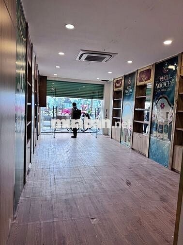 Bán nhanh nhà mặt tiền Trần Hưng Đạo quận 1 vị trí đắt địa TPHCM