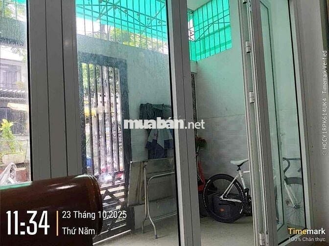 Nhà 2 tầng 1 sân thượng kẹp hẻm hông mặt tiền Nguyễn Xuân Hữu