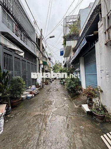 Nhà đẹp , ngang 4m , trước nhà 4m vị trí thuận tiện giá nhỉnh 3 đồng .