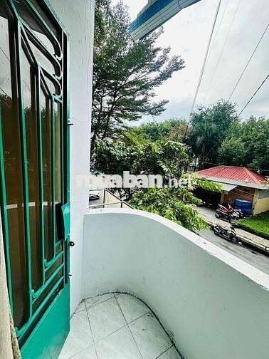 Phòng cho thuê rộng view công viên thoáng mát, giờ giấc tự do