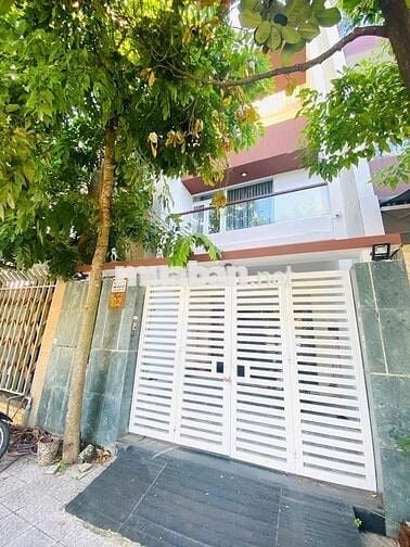 Cần Cho Thuê Ngôi Nhà 3 Tầng MT Đường Huỳnh Ngọc Huệ