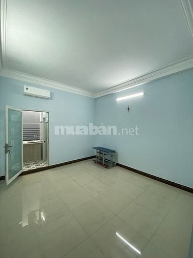 Cho thuê căn hộ dịch vụ nội thất cơ bản, giờ giấc thoải mái