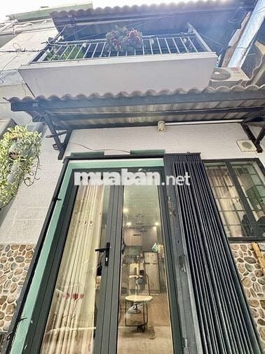 Gần ST Emart Phan Văn Trị, Công Viên Gò Vấp, Nhà 2 Tầng 2 PN