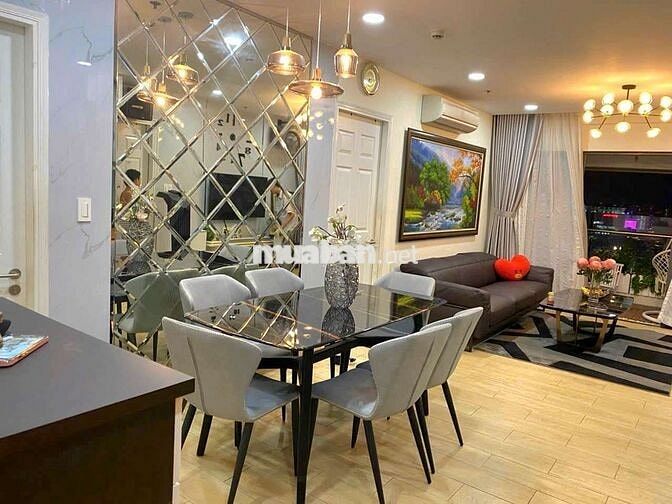 Cần Bán Gấp Căn Hộ 2 Phòng Ngủ, Full NT, Tại The Everrich Infinity, Q5