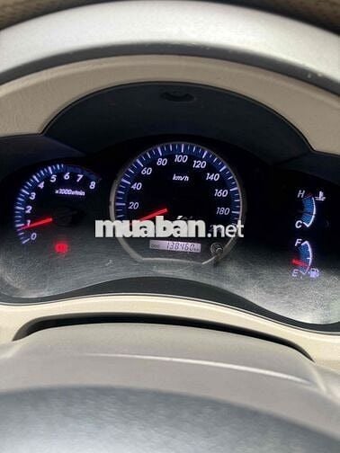 xe nhà toyota innova 2.0E màu bạc zin còn rất đẹp