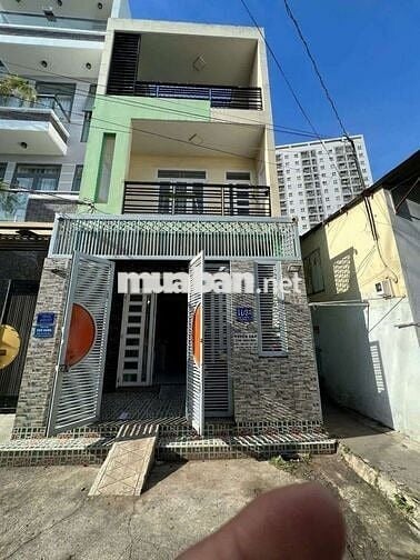 Cần bán gấp nhà P TTN Q12..DT 5 x20 .1 trệt 2 lầu 3PN 3WS hẻm xe hơi