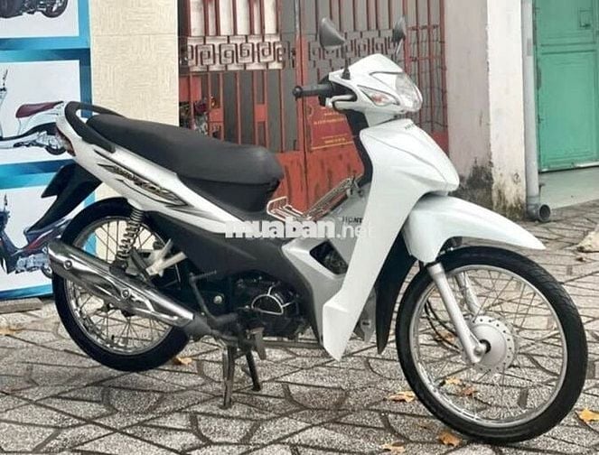 Xe máy Honda Wave màu trắng sản xuất 2018