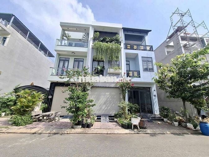 Nhà phố kdc Phú Hồng Thịnh gần làng đại học quốc gia và BigC Go Dĩ An