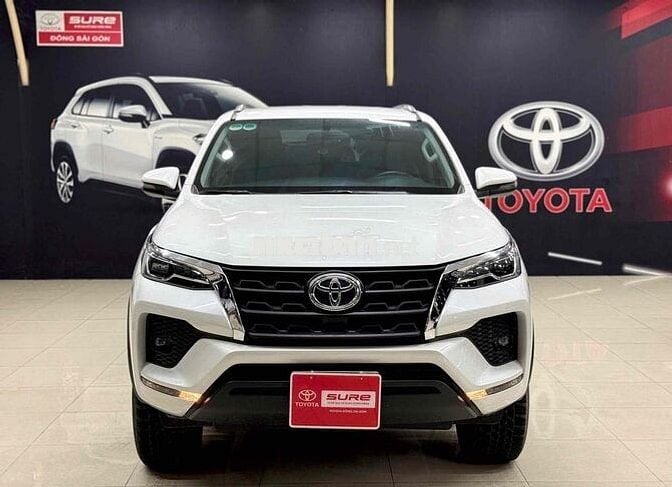 Fortuner máy dầu số tự động 2022, giá còn giảm