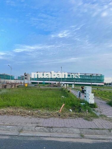 Ra gấp lô đất nền đối diện công viên Nam Long