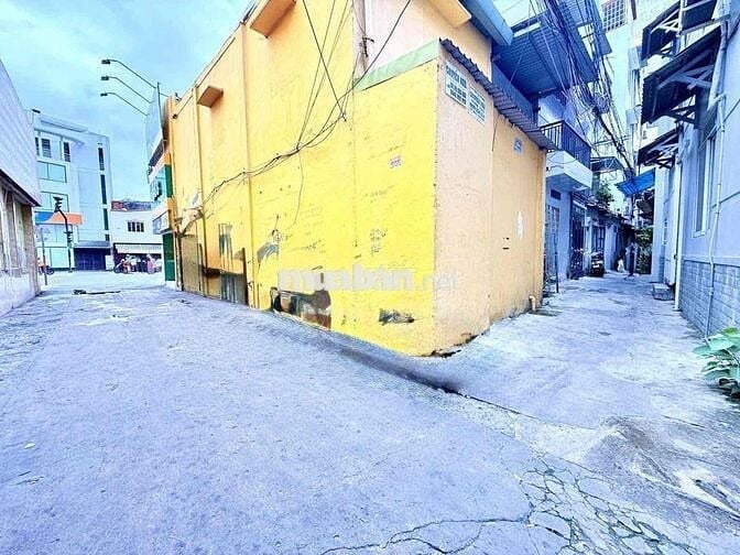 Ngay Đinh Tiên Hoàng - gần Chợ Bà Chiểu | Giáp Quận 1 | 2PN tiện ở hoa