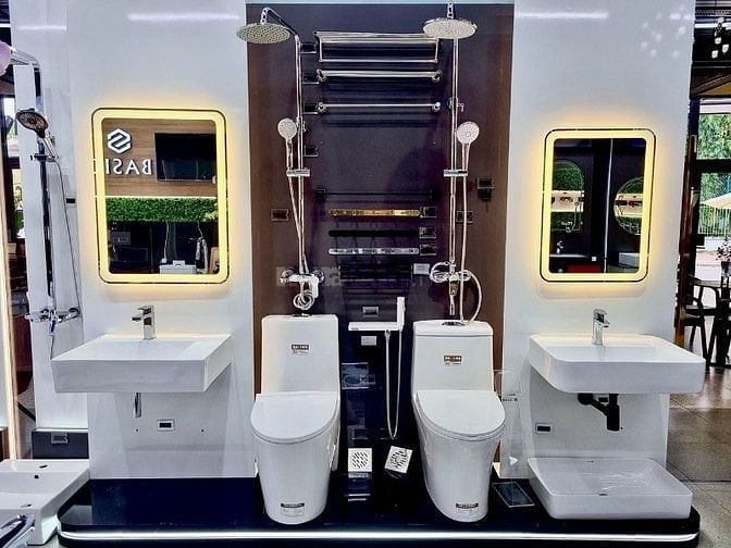 TÀI XẾ GIAO HÀNG THIẾT BỊ VỆ SINH