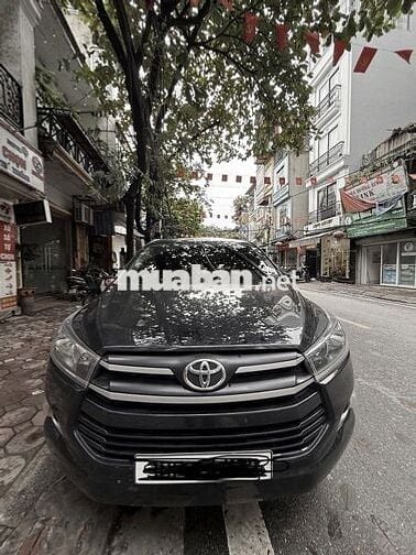 Toyota Innova Ventu 2019 số tự động màu đen