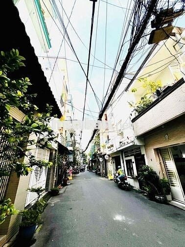 Trường Sa - Huỳnh Văn Bánh | (3.9x8.5)~32m² | 3 Tầng BTCT | tiện Ở hoặ