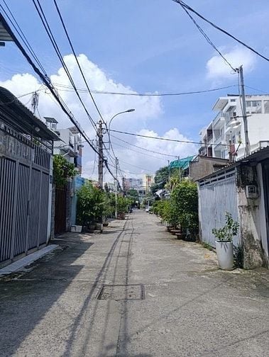 BAN NHA GAN HANG XANH, HEM XE HOI, KHU AN NINH , YEN TINH