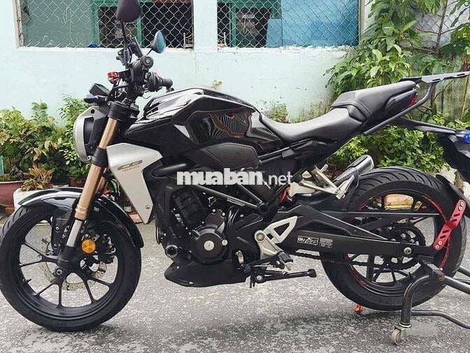 cần bán xe honda cb300r