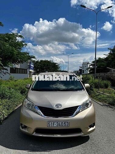 Bán xe Toyota Sienna 2010 3.5L
