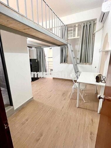 CĂN HỘ CÓ GÁC ĐẦY ĐỦ NỘI THẤT BAN CÔNG LỚN