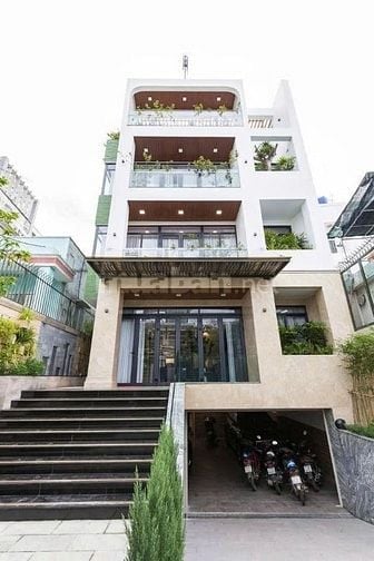 Cho thuê nhà hẻm xe tải Phan Xích Long, Ngang 8m, có hầm