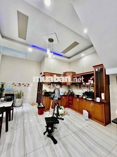 Nhà Mới Đẹp DT 180m2 1Trệt 2Lầu 3Pn 2Wc Sân Thượng Hẻm Ôtô An Ninh