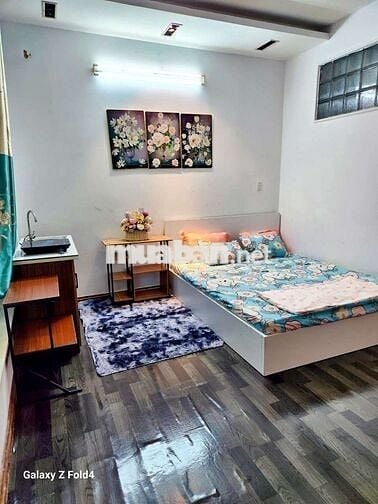 NHỜ ACE MÔI GIỚI CHẠY PHỤ E VỚI Ạ.
CHO THUÊ PHÒNG MẶT TIỀN