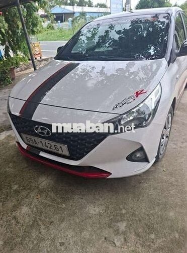 Hyundai Accent 2023 số sàn màu trắng