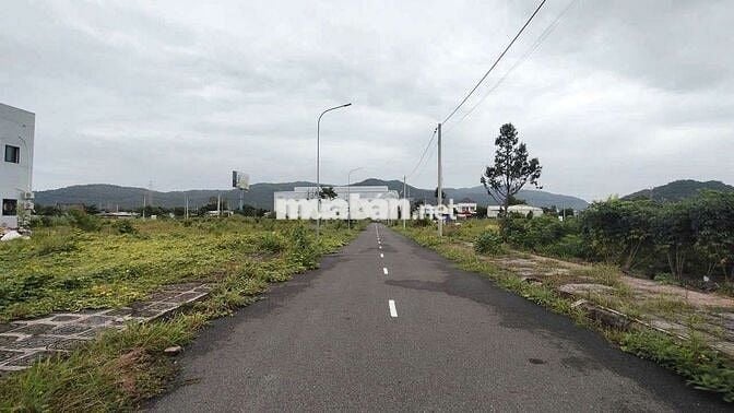 TRUNG TÂM PHƯƠNG KIM RINH- BRVT - LÔ ĐẤT ĐẸP 108MV PHUN THỔ CỨ