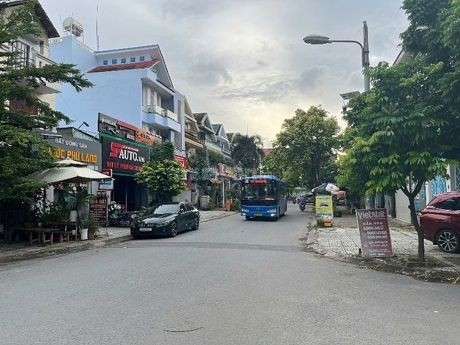 Cần bán nhà khu Nam Long mặt tiền đường D3 cách Đỗ Xuân Hợp 50m