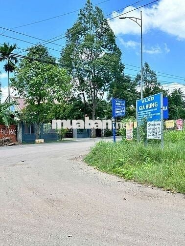 CHỦ KẸT TIỀN BÁN GẤP LÔ ĐẤT DIỆN TÍCH RỘNG NGAY ĐƯỜNG 28 HÒA LONG