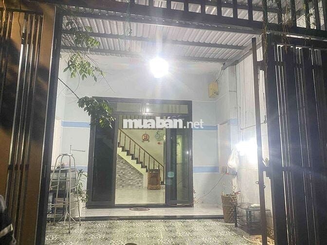 Cho thuê nhà 100m2 sân đậu oto. Chỉ 8tr tháng 3pn 2wc