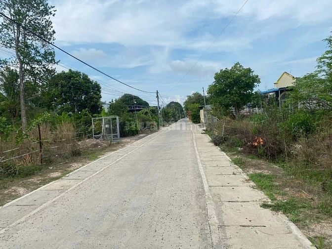 Bán gấp nhà vườn Nhơn Trạch giá rẻ 4ty/1400m, oto. SR chính chủ.GỌI