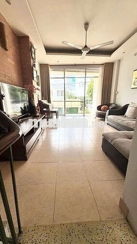 Nhà cho thuê full nội thất, mặt tiền đường xe hơi Q10